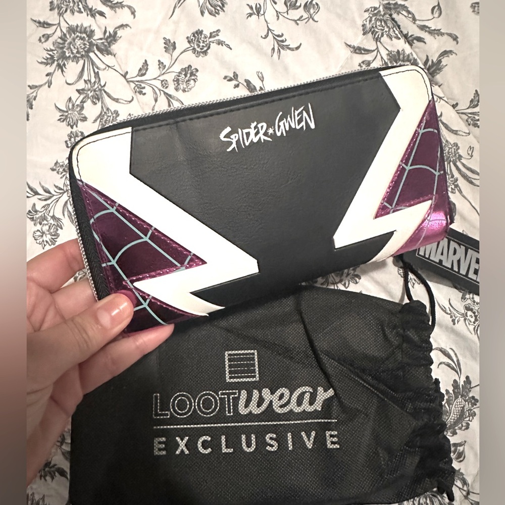 Spider Gwen Wallet by Loot Crate